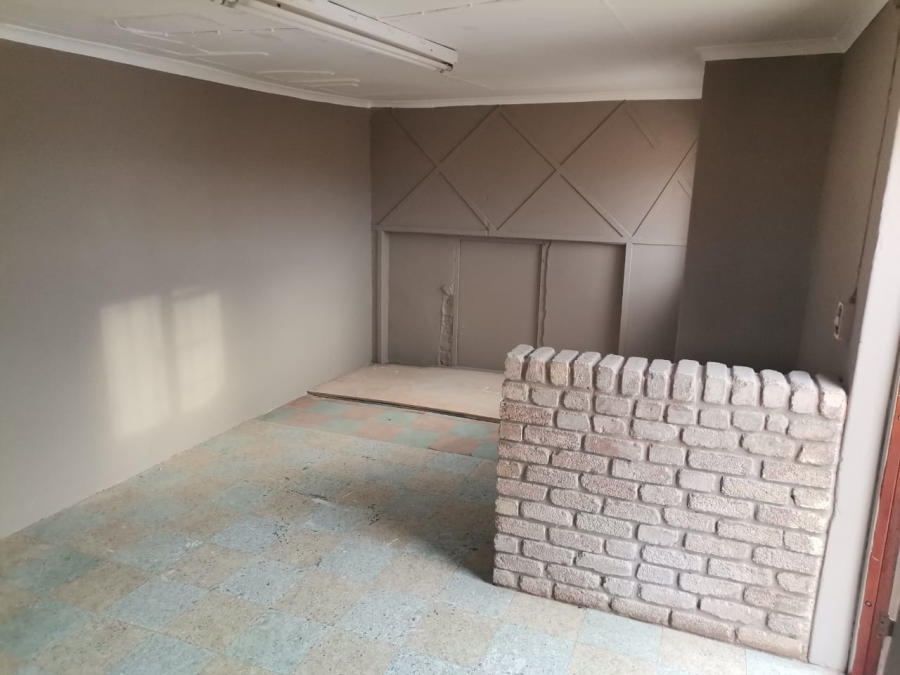 7 Bedroom Property for Sale in Kwanonqaba Western Cape